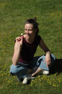 ... offen, empathisch, humorvoll, häufig am Rücken eines Pferdes oder wandernd in der Natur zu finden, Lehrende und Lernende, Ressourcen-Entdeckerin und Mut-Macherin. ... offen, empathisch, humorvoll, häufig am Rücken eines Pferdes oder wandernd in der Natur zu finden, Lehrende und Lernende, Ressourcen-Entdeckerin und Mut-Macherin.